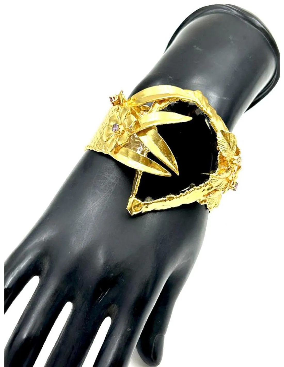 PULSERAS DORADAS Y NEGRAS DE PIEDRA PARA BODAS Y EVENTOS