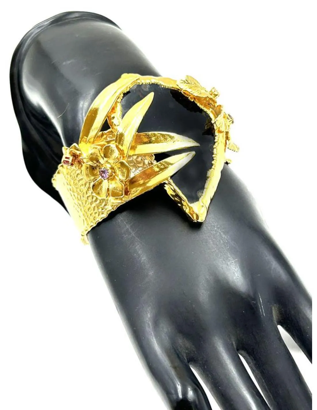 PULSERAS DORADAS Y NEGRAS DE PIEDRA PARA BODAS Y EVENTOS