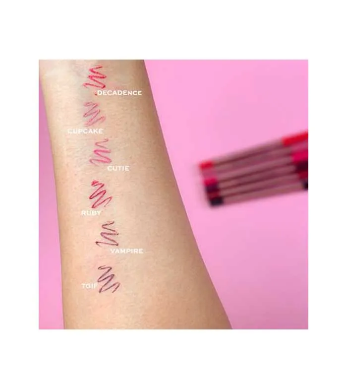 REVOLUTION  PERFILADOR DE LABIOS SATIN KISS  CUPCAKE