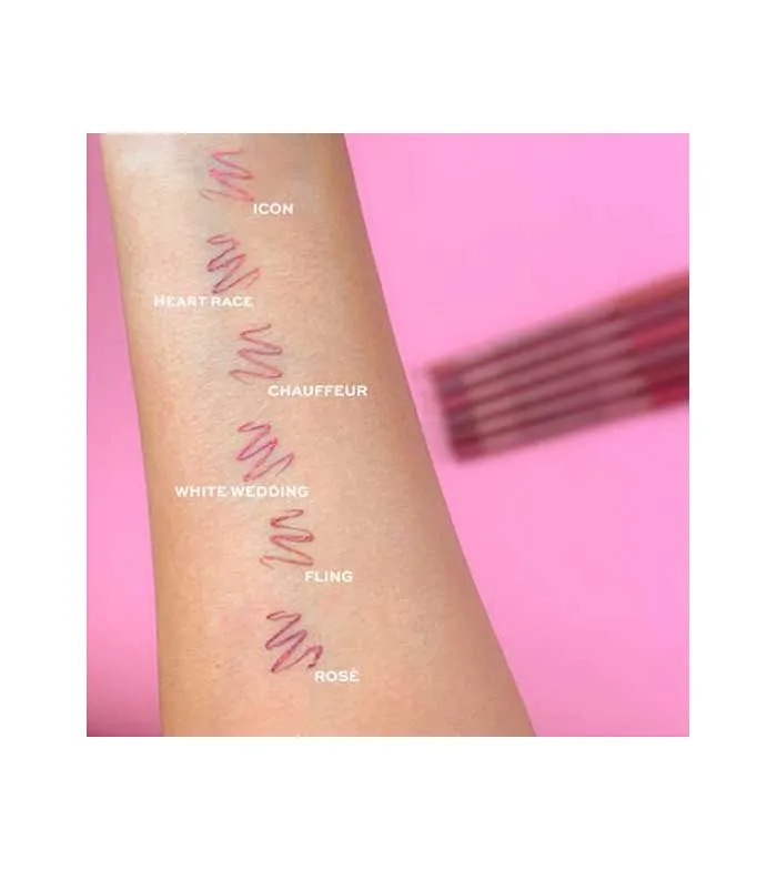 REVOLUTION  PERFILADOR DE LABIOS SATIN KISS  CUPCAKE