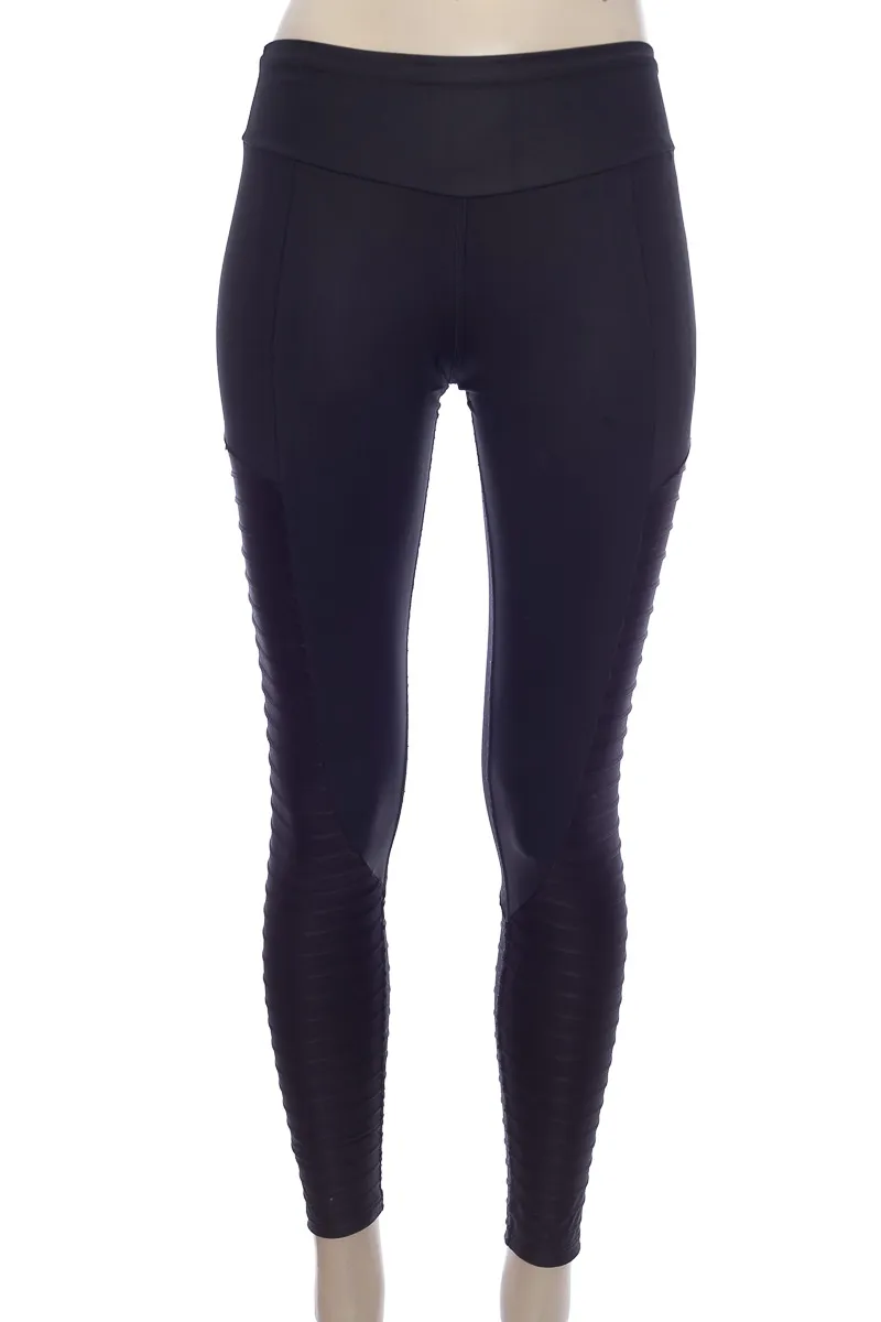 ROPA DEPORTIVA / SALIDA DE BAñO COLOR NEGRO  CHAMELA