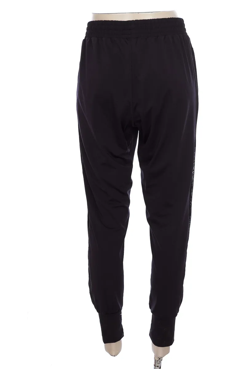 ROPA DEPORTIVA / SALIDA DE BAñO COLOR NEGRO  EASY WEAR