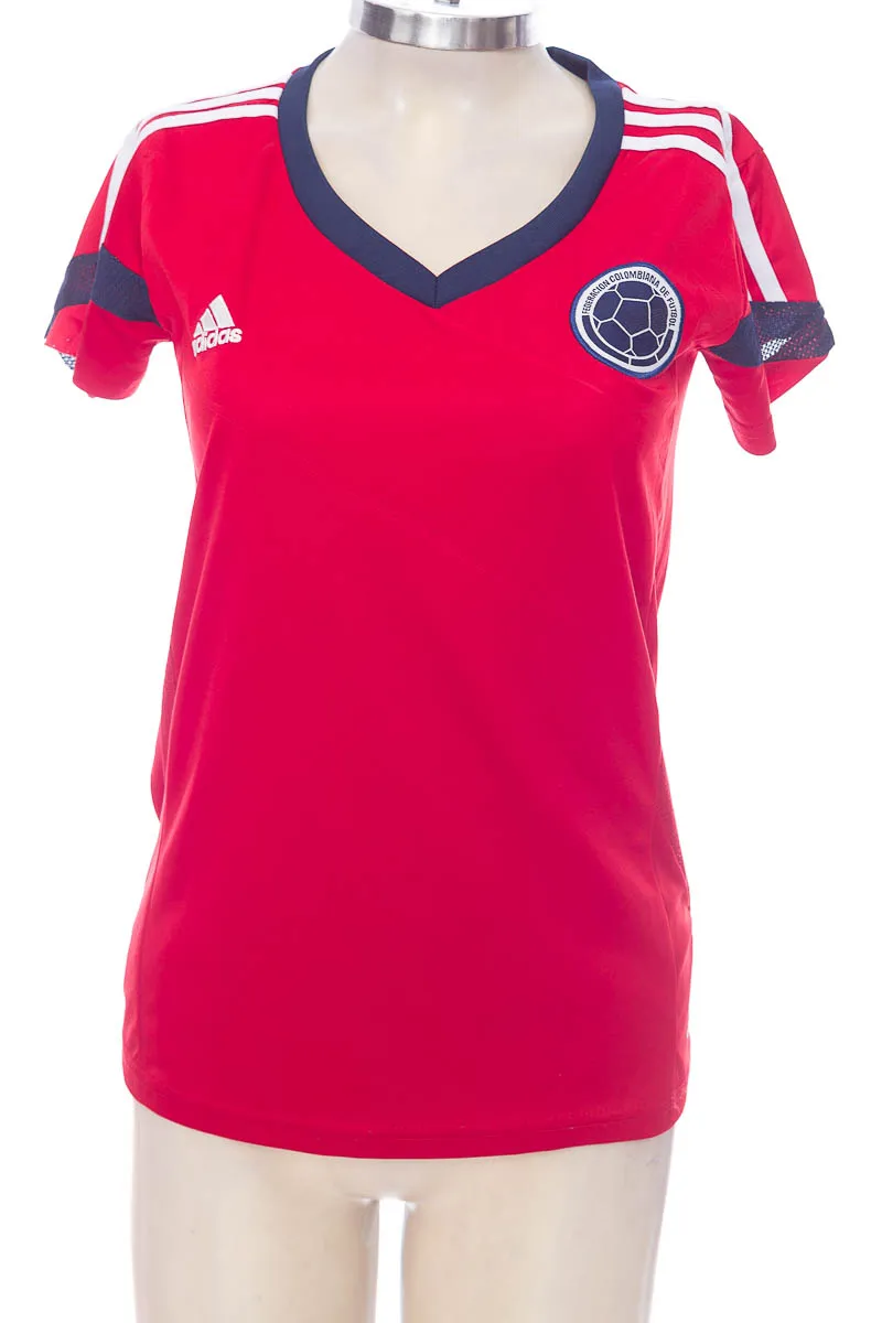 ROPA DEPORTIVA / SALIDA DE BAñO COLOR ROJO  CLOSEANDO