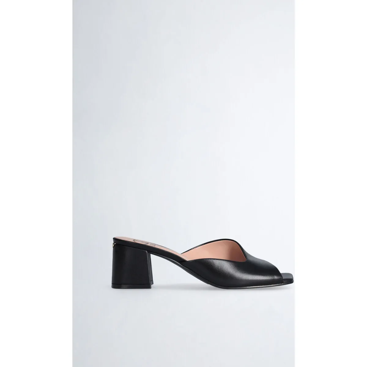 Sandalias negras con tacón ancho