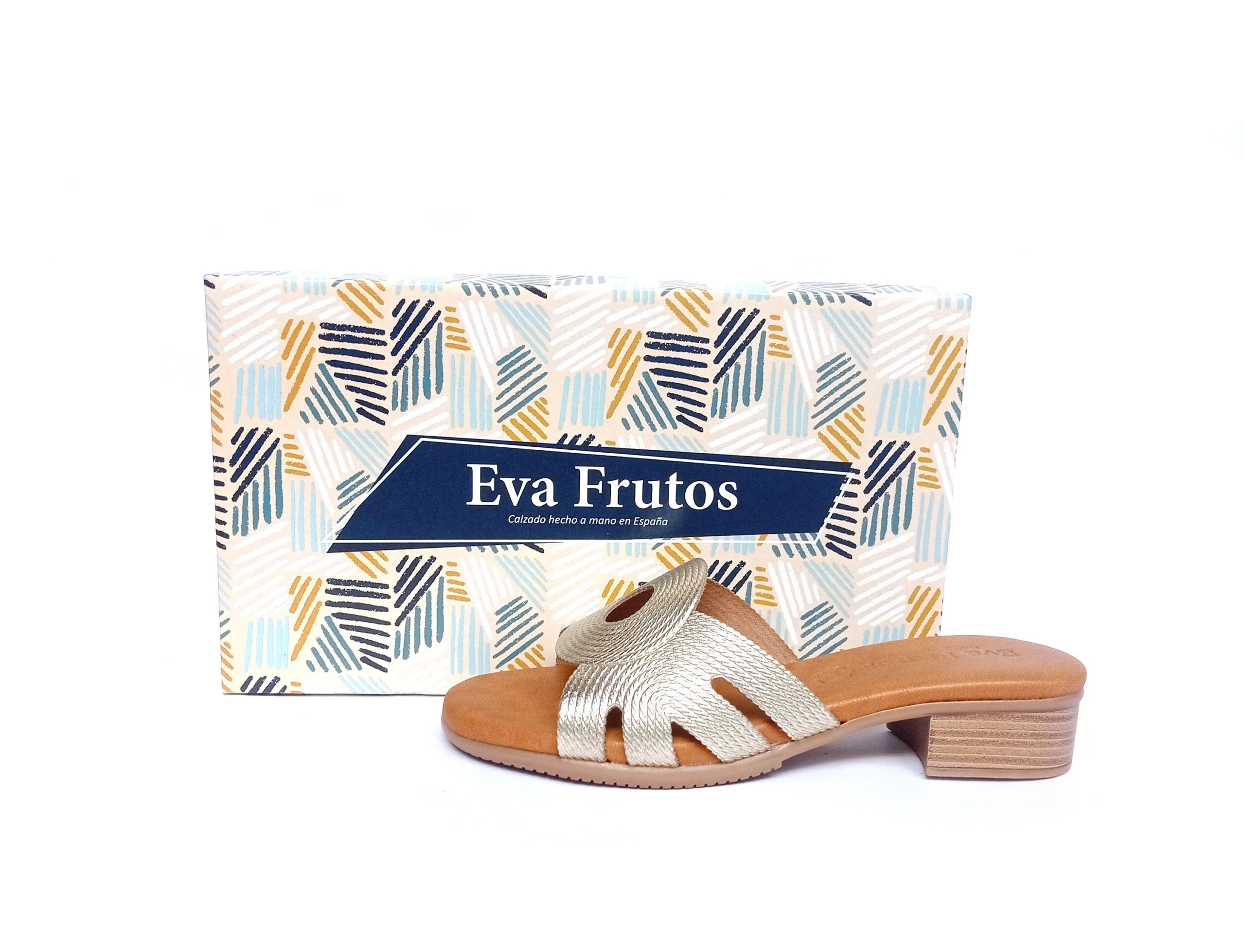Sandalias zueco de tacón bajo EVA FRUTOS oro