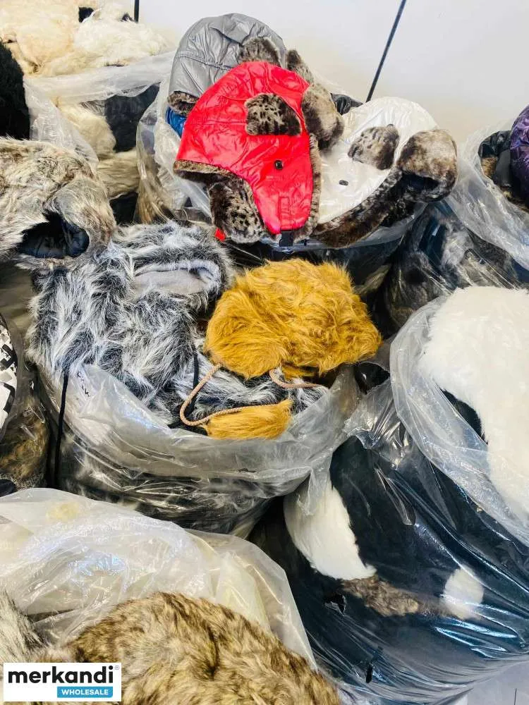SOMBREROS DE INVIERNO: OREJAS PARA MUJER Y HOMBRE, MEZCLA DE PATRONES Y COLORES NUEVO  CATEGORíA A