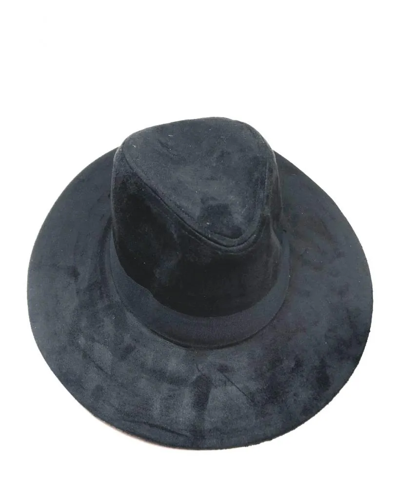 SOMBREROS NEGROS DE MODA PARA TU OUTFIT DE OTOÑO INVIERNO