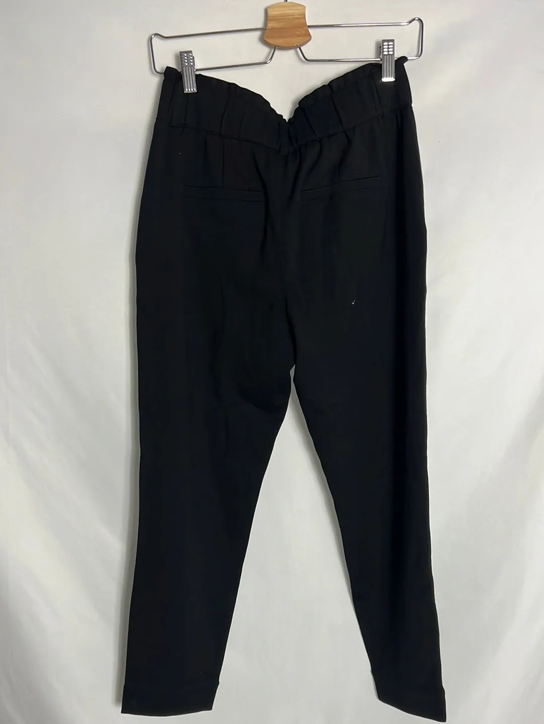 STREETONE. Pantalón negro estilo jogger. detalles naranjas. T 36