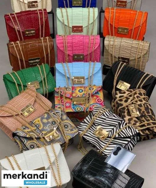 Venta al por mayor de bolsos de mujer disponibles en varias variantes de modelo y variantes de color de Turquía.