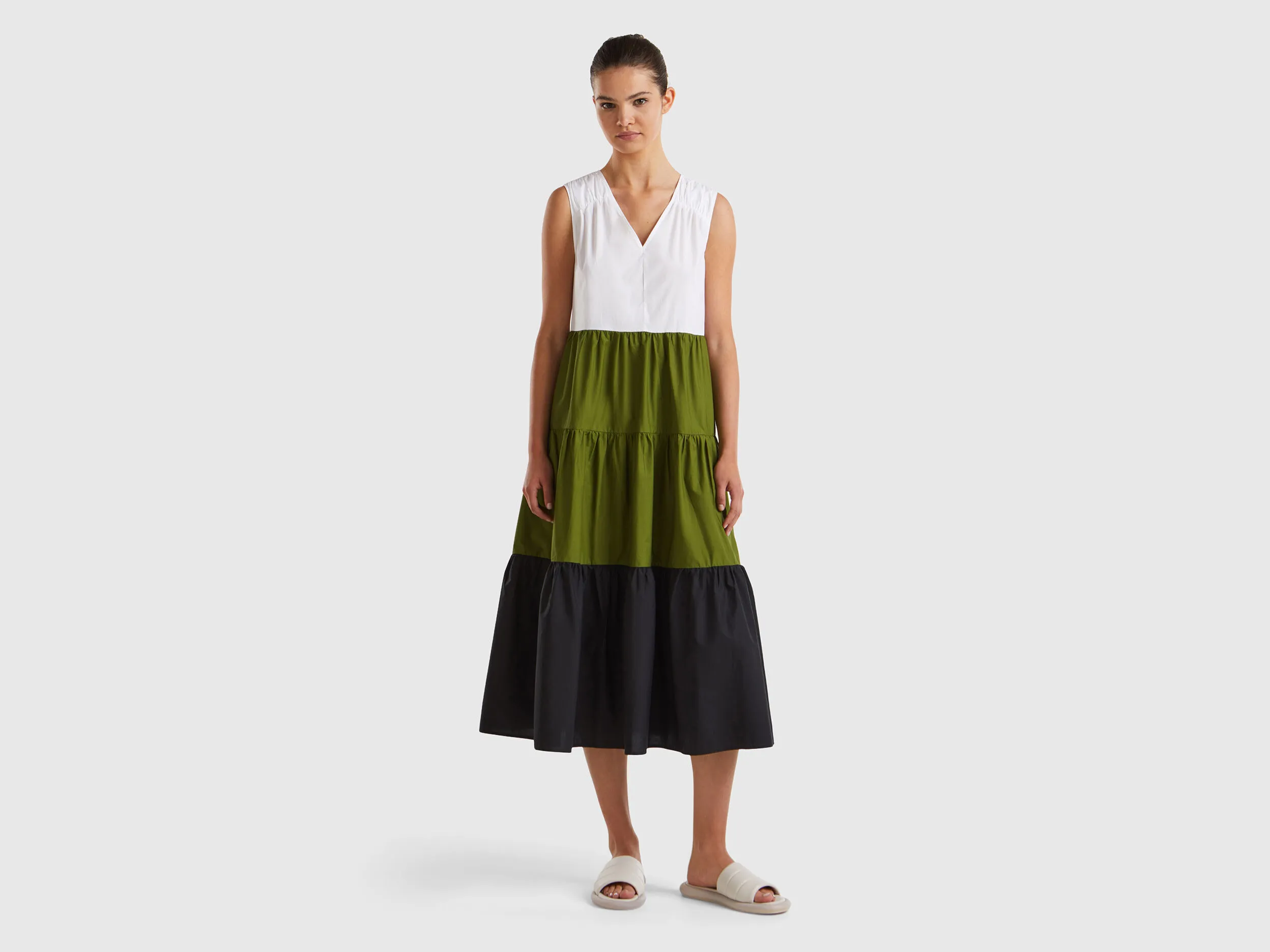 Vestido color block con volantes