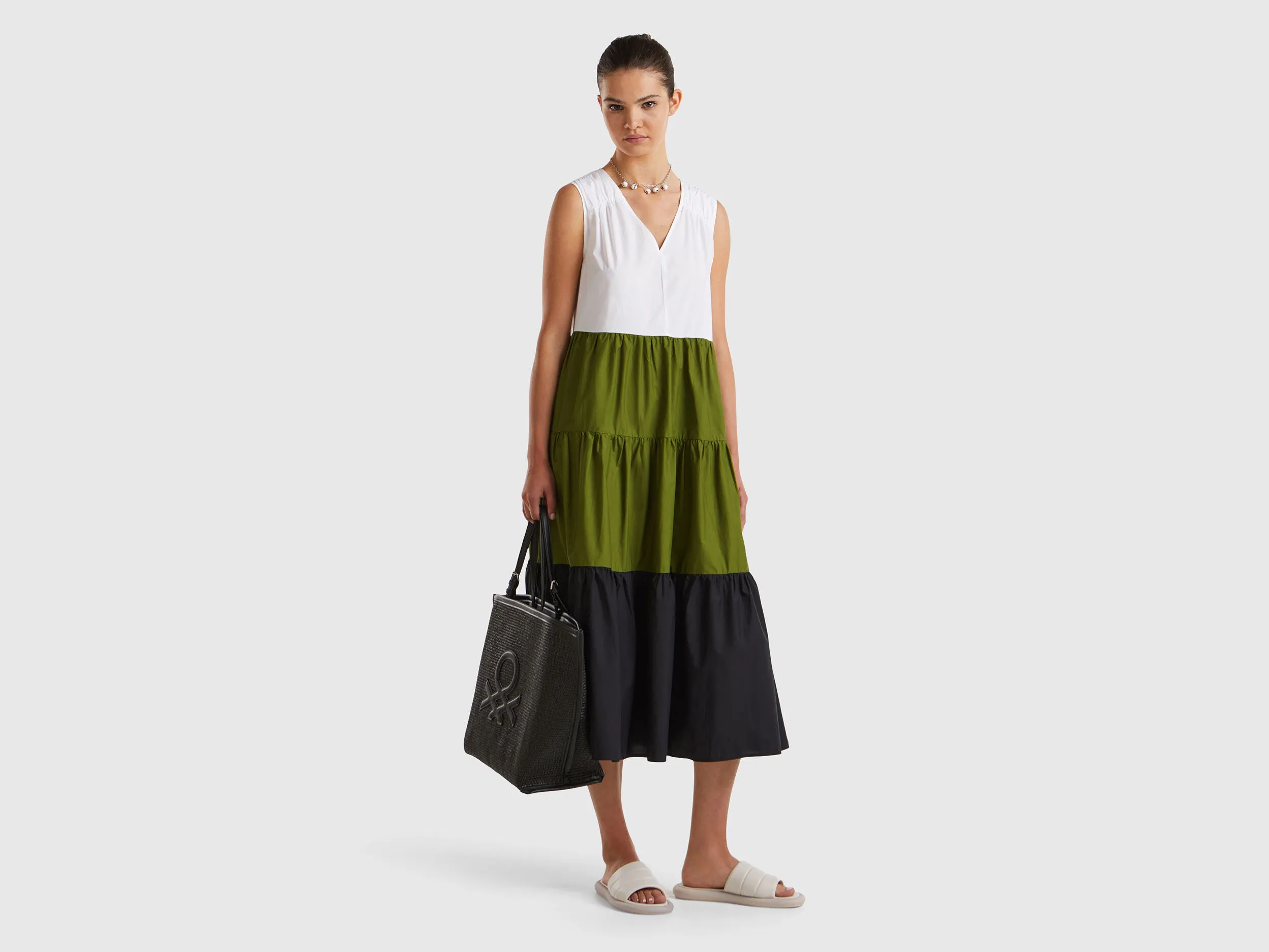 Vestido color block con volantes