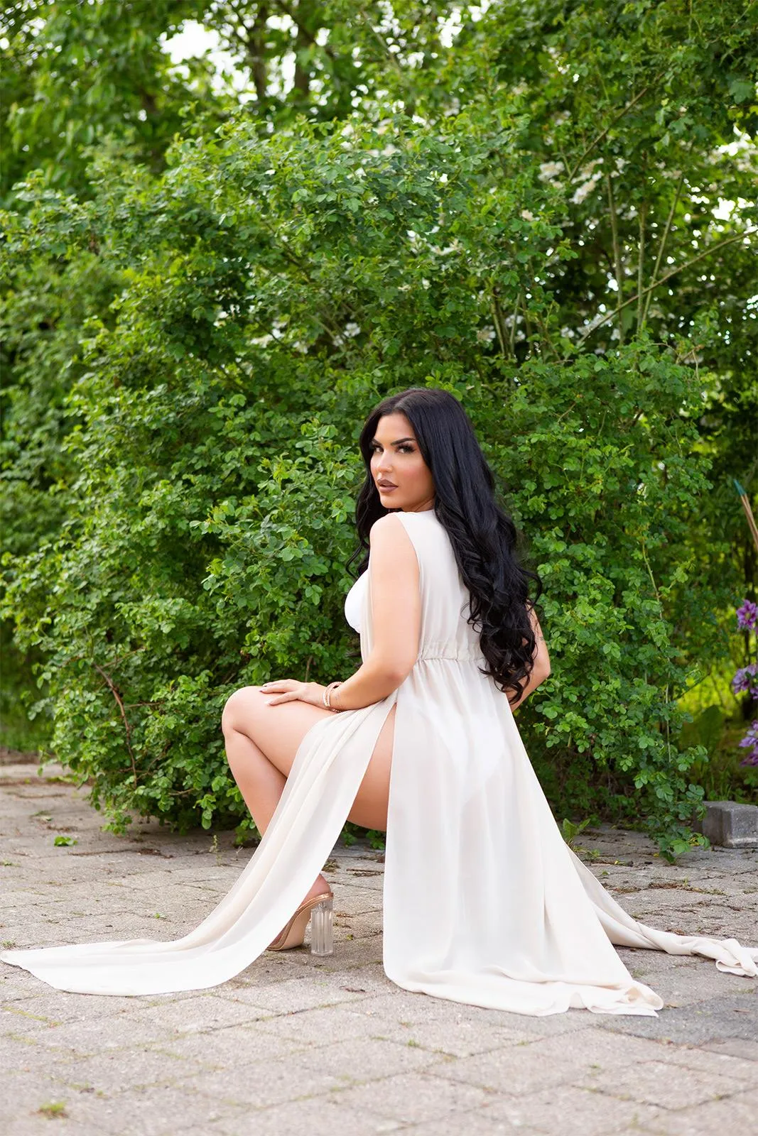 Vestido de playa sin mangas beige