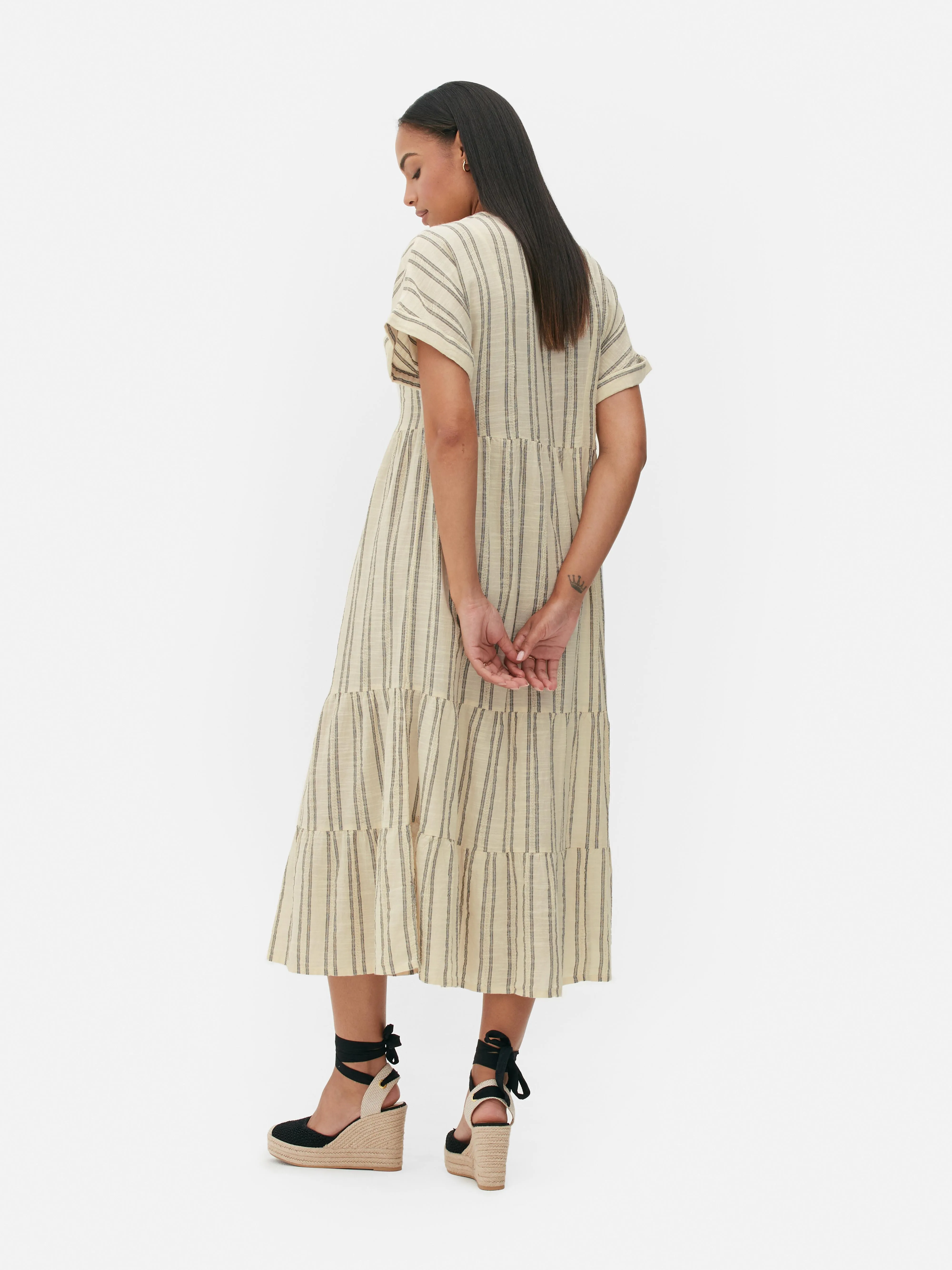 Vestido midi a rayas con vuelo