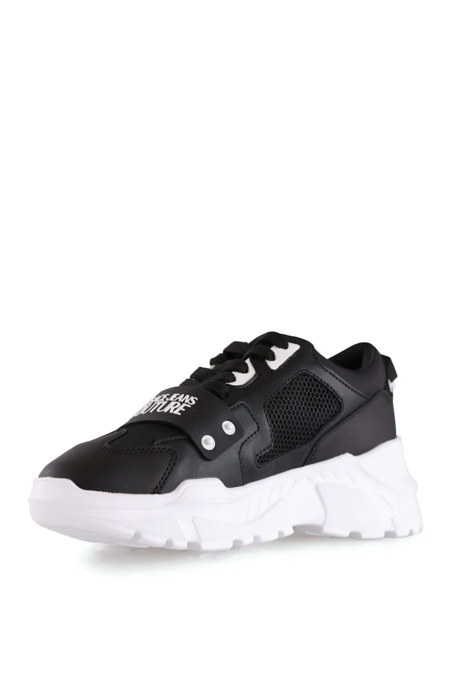 Zapatillas negras con logotipo engomado