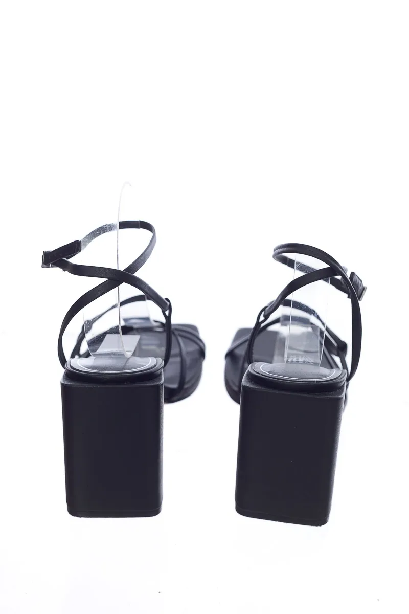 ZAPATOS COLOR NEGRO  ZARA