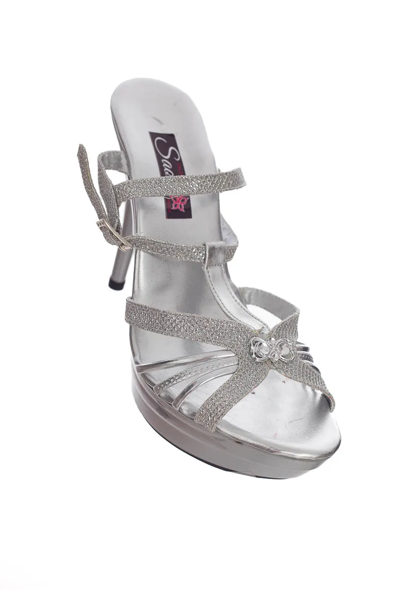 ZAPATOS COLOR PLATEADO  CLOSEANDO