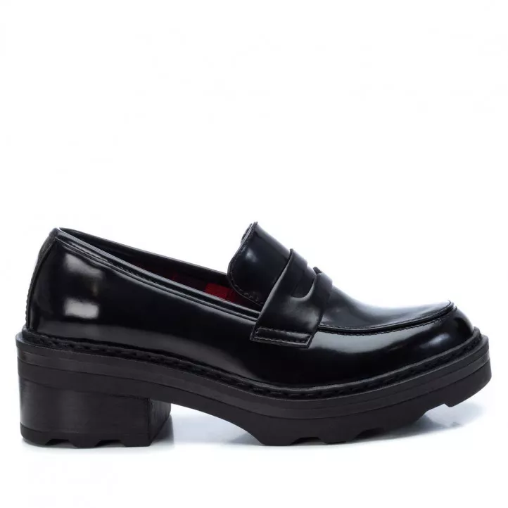 Zapatos tacón Xti negros con estampado interior tipo mocasín