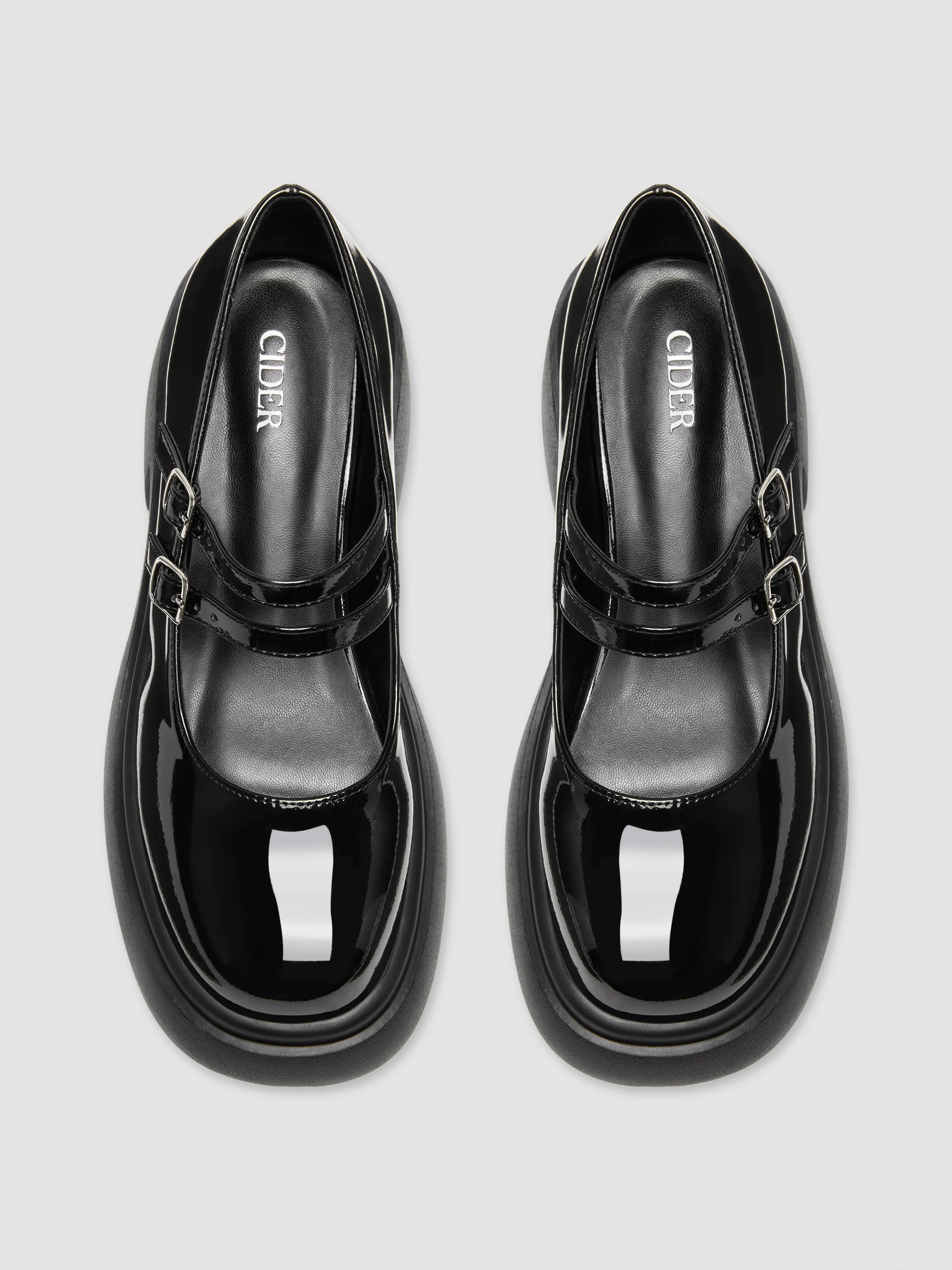  Zapatos tipo merceditas con doble correa y tacón grueso brillante